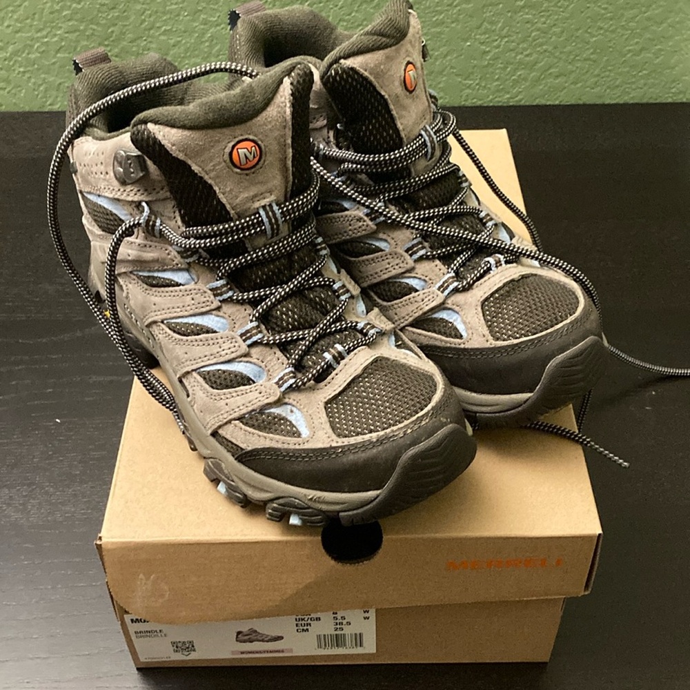 Merrell Hiking Boots - Moab 3 Mid GTX Women’s Size 8 Wide